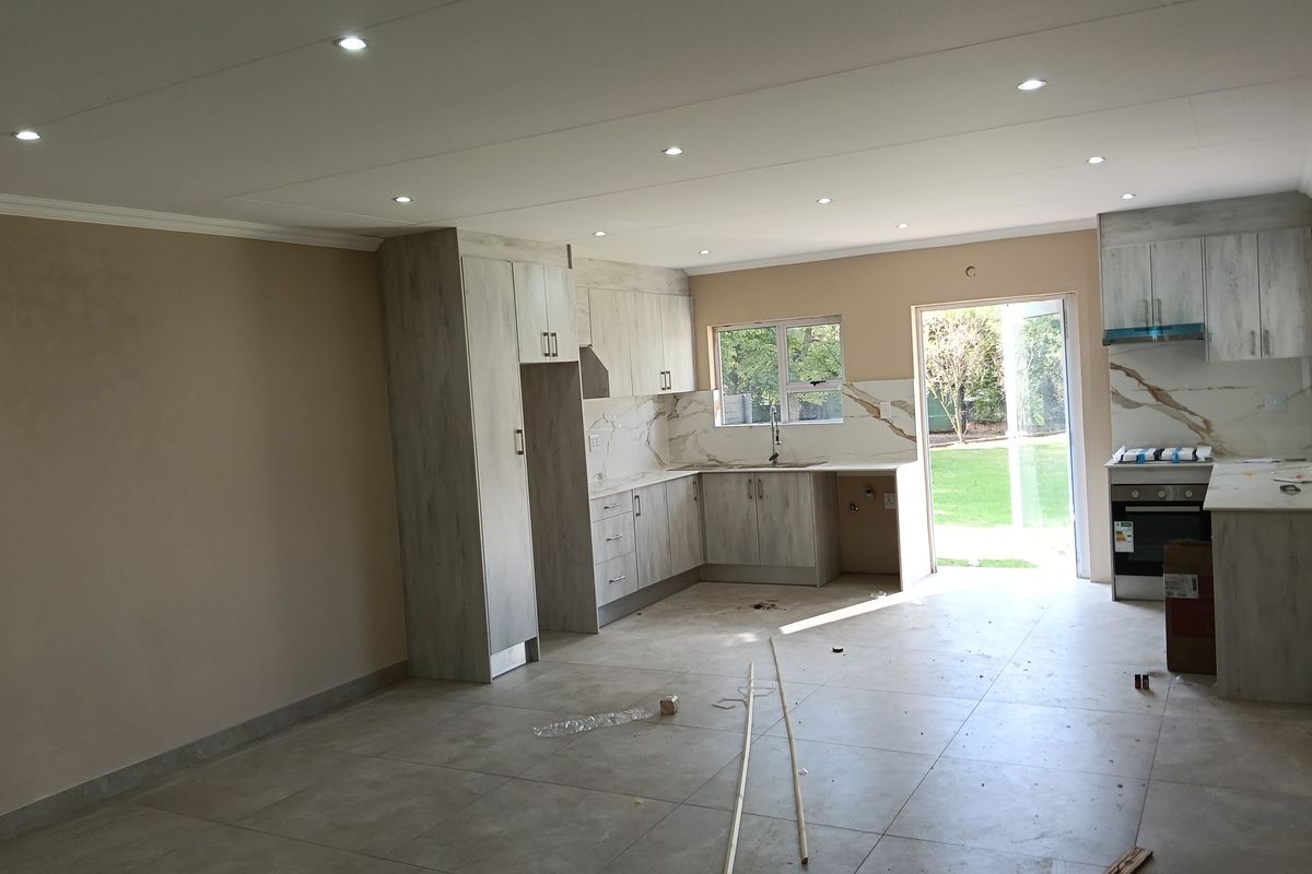 Almost Brand New Simplex in Small Complex - Photo 2