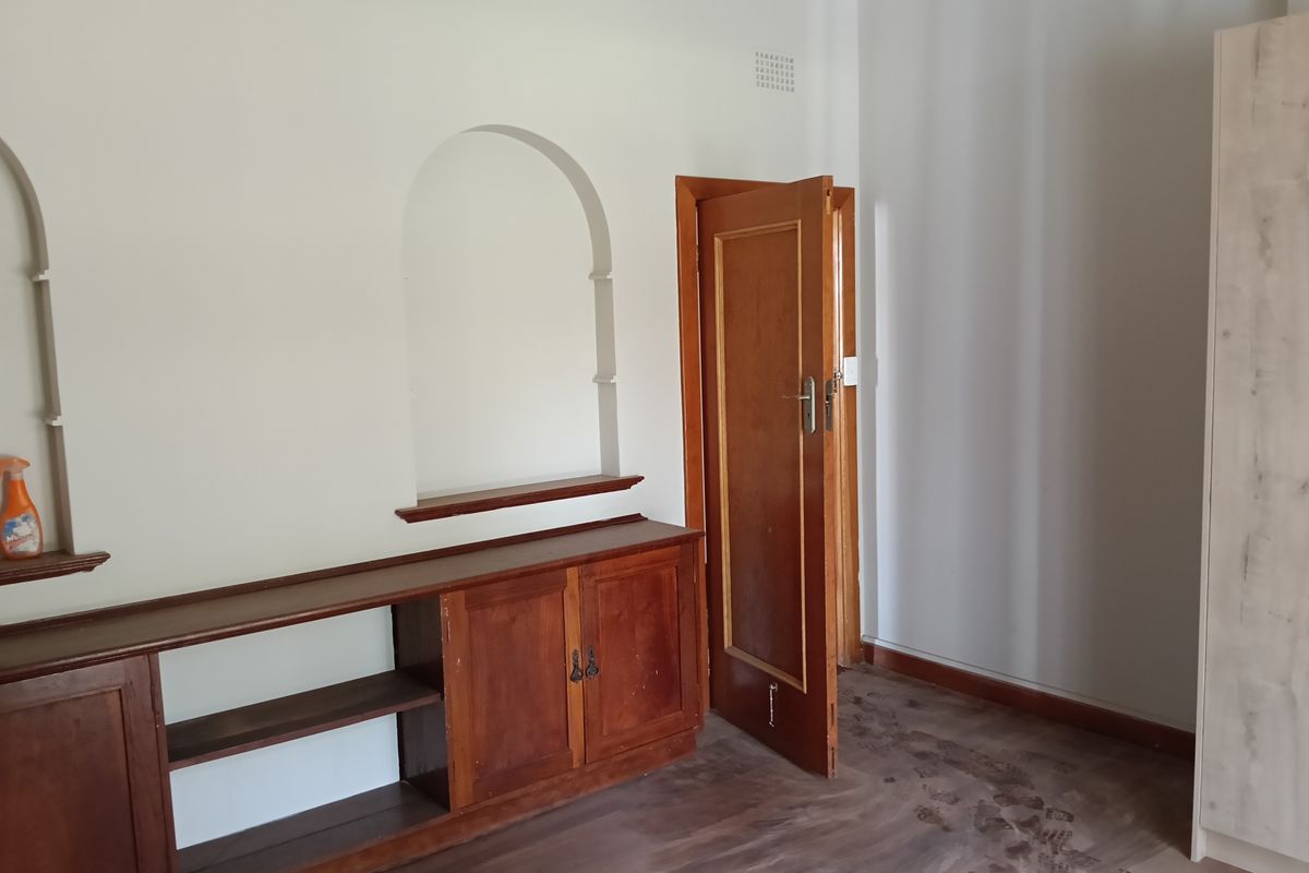 Almost Brand New Ground Floor Simplex in Small Complex - Photo 3