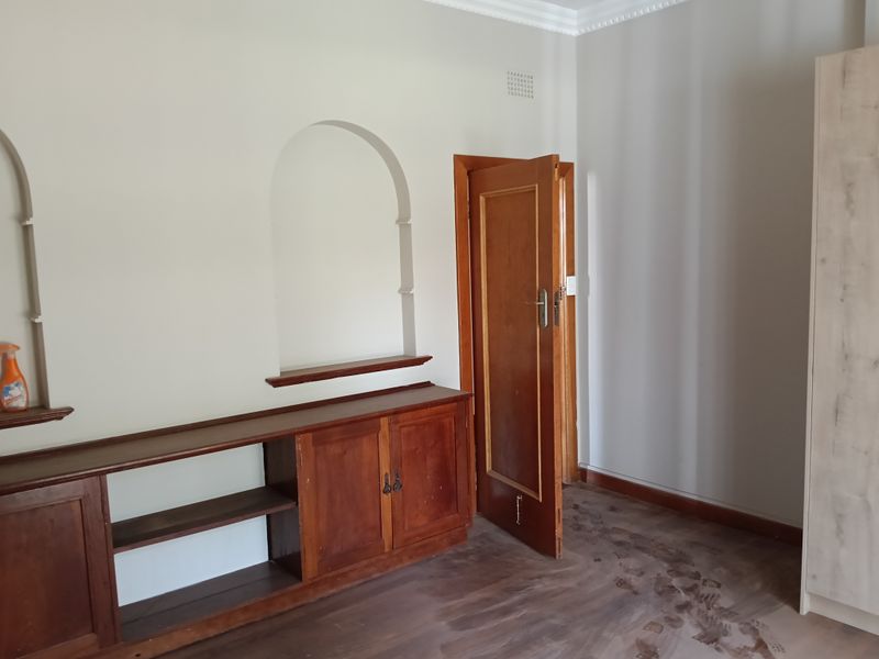 Almost Brand New Ground Floor Simplex in Small Complex - Photo 3