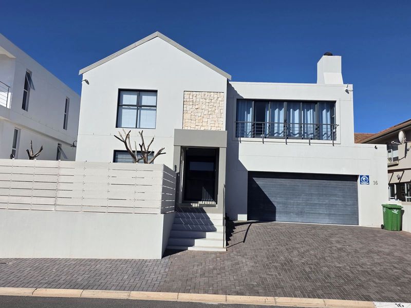 A holiday home for the extended family in sought after Calypso Beach Langebaan - Photo 2