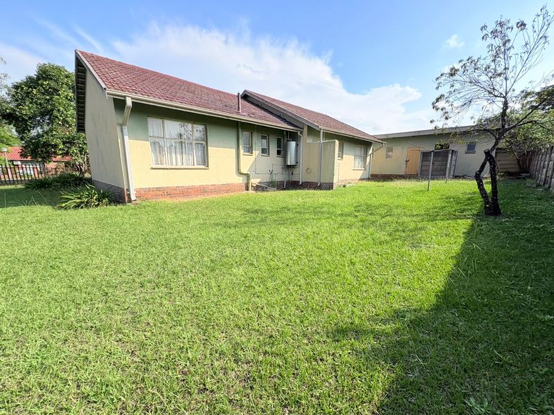 Spacious 3-bedroom house - Photo 2