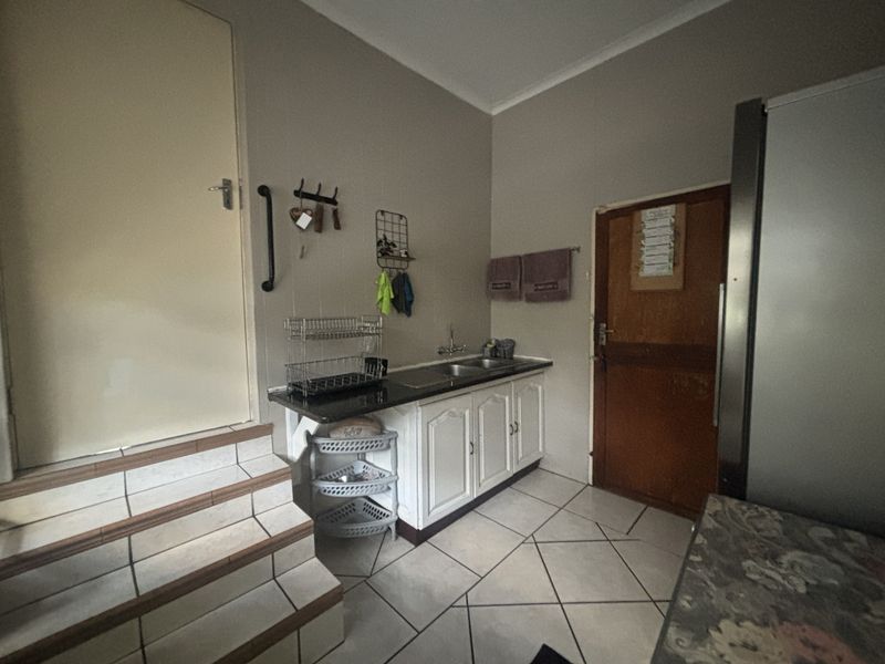 Location is key - Photo 5