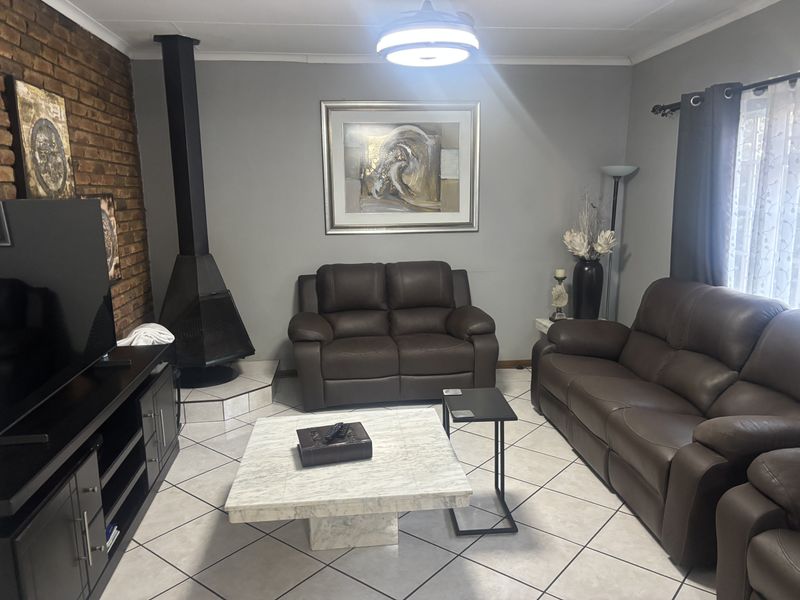 Location is key - Photo 8