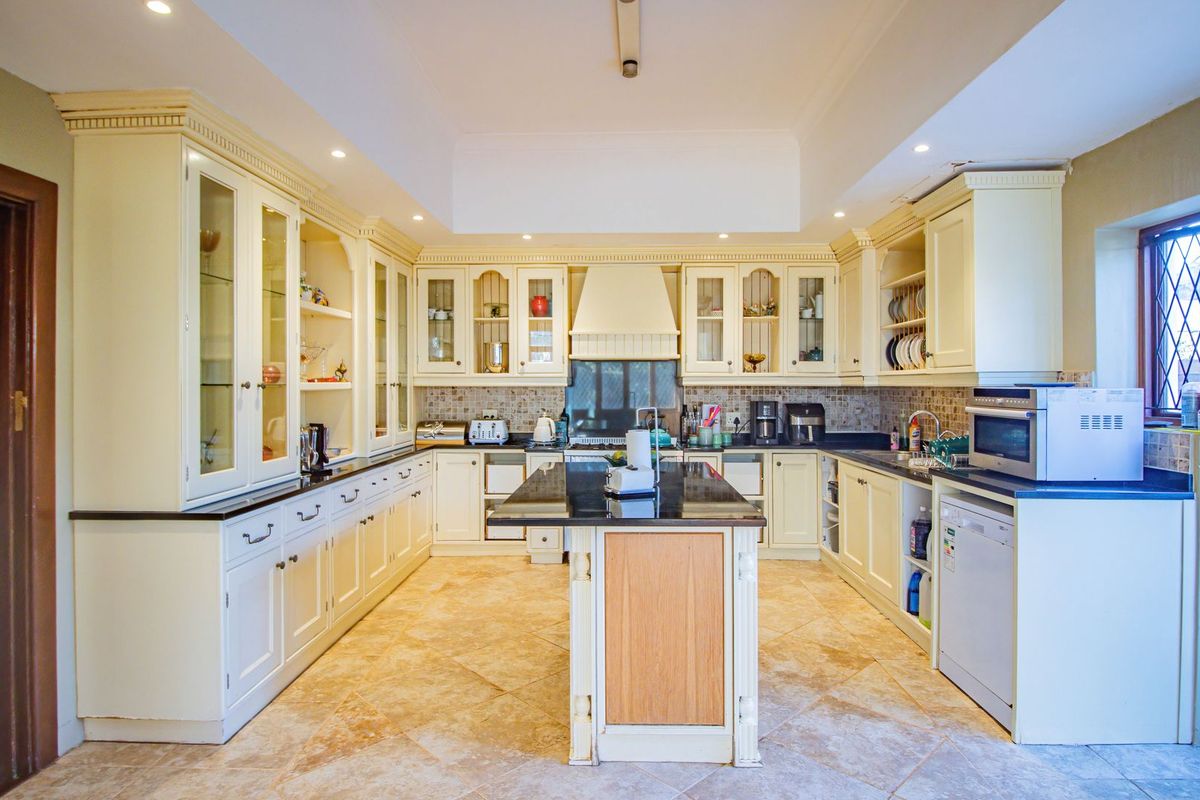 TUDOR-STYLE CHARM IN SHORT ROAD – UPPER WALMER - Photo 3