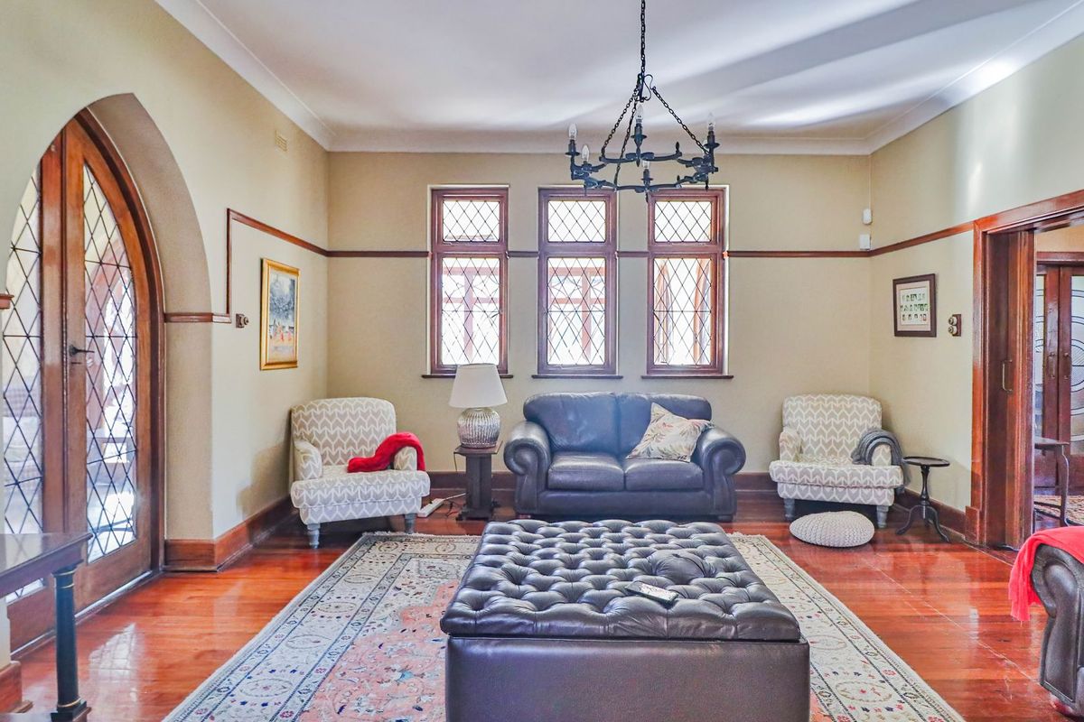 TUDOR-STYLE CHARM IN SHORT ROAD – UPPER WALMER - Photo 5