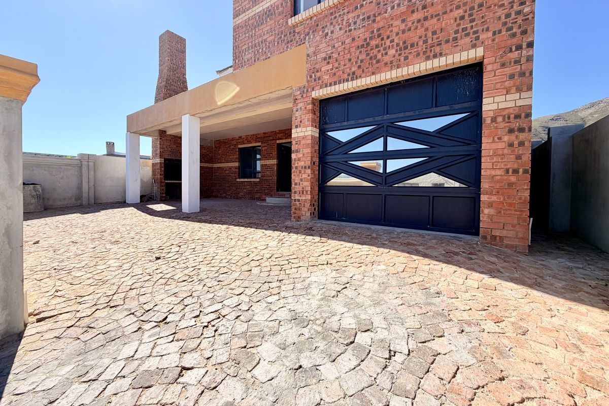 Modern New-Build with Breathtaking Mountain & Sea Views – Move-In Ready with Finishing Touches - Photo 3