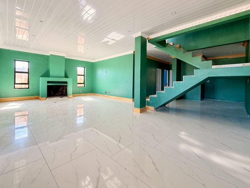 Modern New-Build with Breathtaking Mountain & Sea Views – Move-In Ready with Finishing Touches - Photo 4