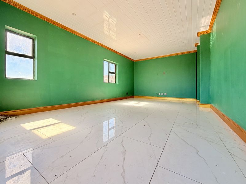 Modern New-Build with Breathtaking Mountain & Sea Views – Move-In Ready with Finishing Touches - Photo 7