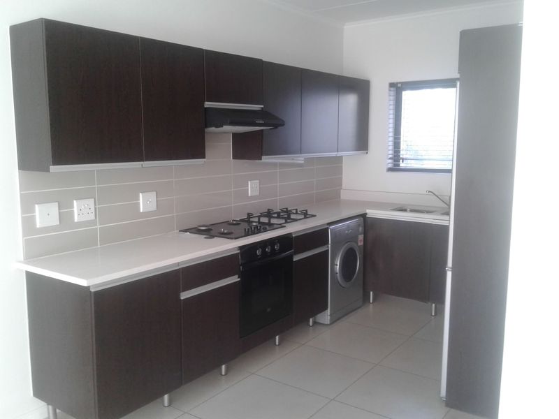 2 Bedroom Apartment – Popular De Velde Estate - Photo 8