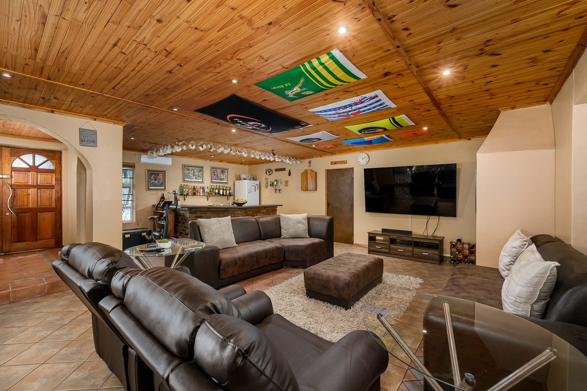 Spacious 3 Bedroom family Home - Photo 4