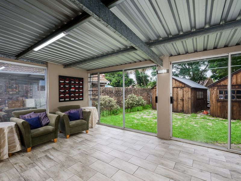 Spacious 3 Bedroom family Home - Photo 8