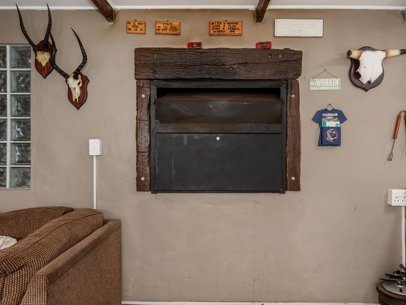 Spacious 3 Bedroom family Home - Photo 7