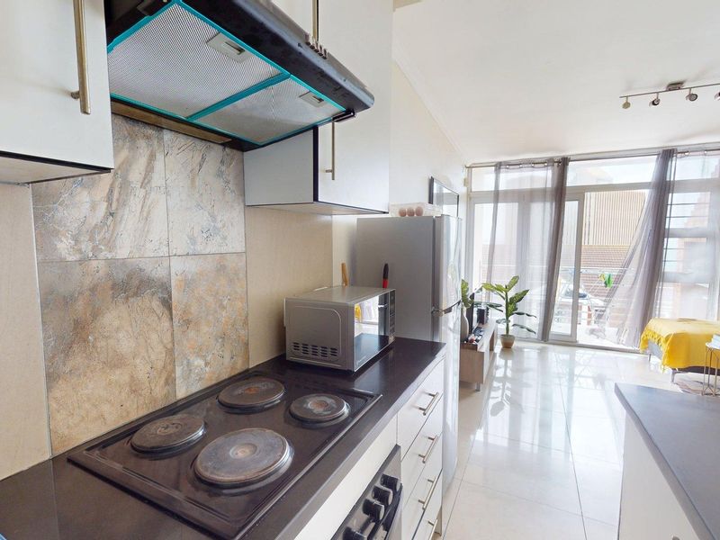 Charming 1-bedroom apartment for sale in Richmond Hill, Gqeberha—perfect for first-time buyers! - Photo 10