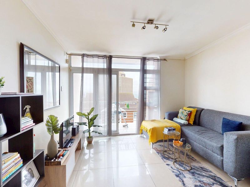 Charming 1-bedroom apartment for sale in Richmond Hill, Gqeberha—perfect for first-time buyers! - Photo 1