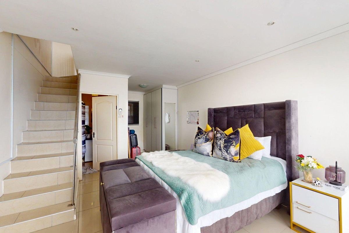 Charming 1-bedroom apartment for sale in Richmond Hill, Gqeberha—perfect for first-time buyers! - Photo 3
