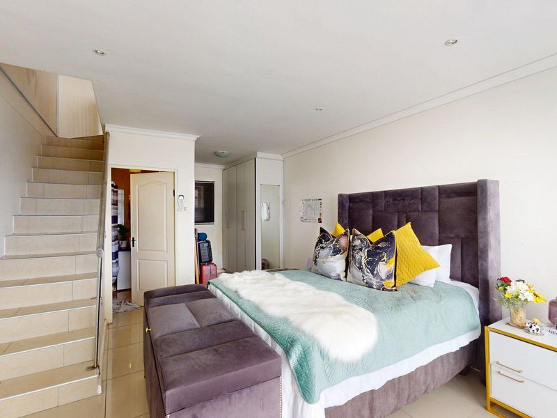 Charming 1-bedroom apartment for sale in Richmond Hill, Gqeberha—perfect for first-time buyers! - Photo 3