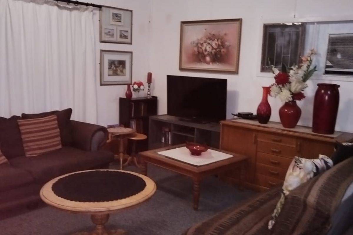 Grab this!!!  Koringberg Country retreat with guest house - Photo 3