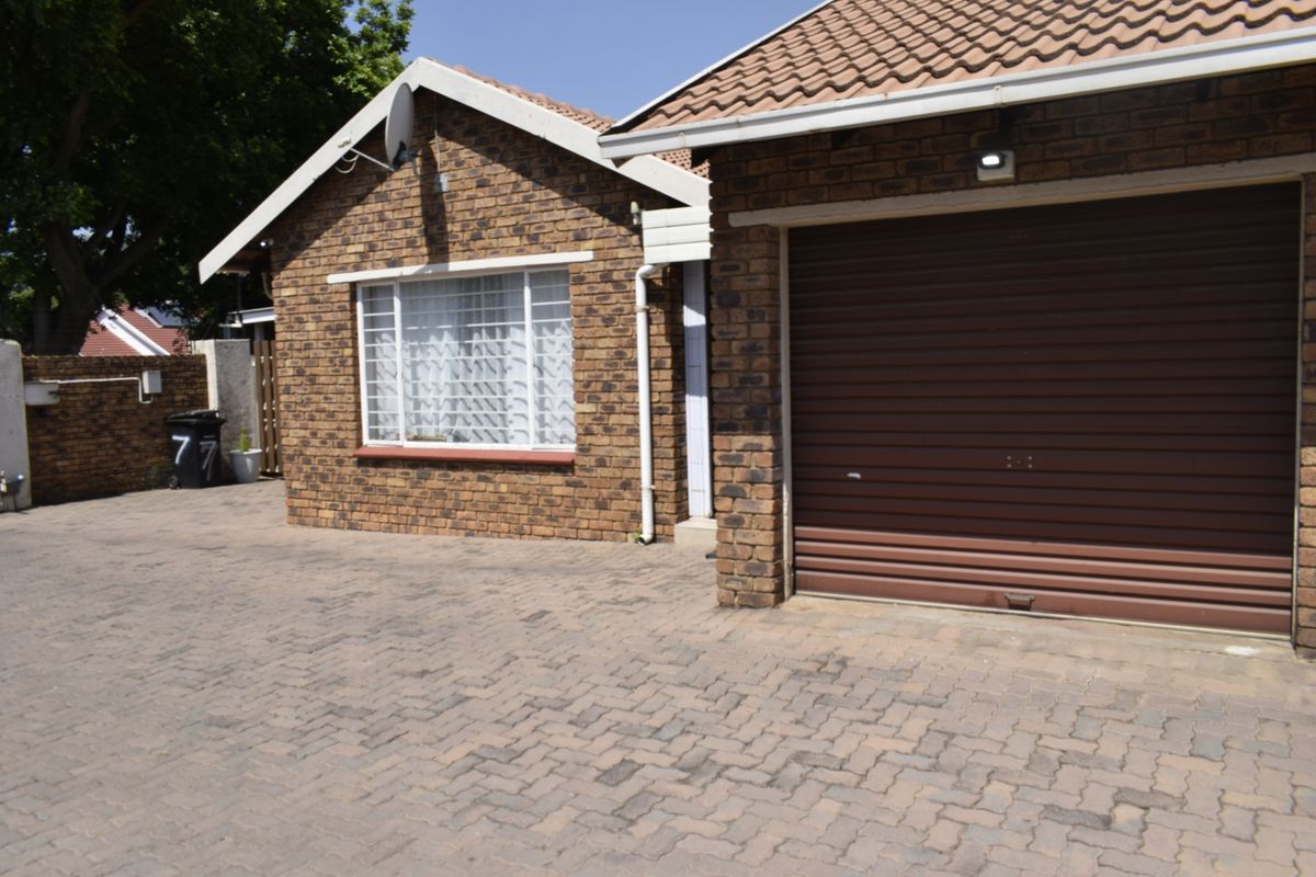 Townhouse for sale in Boksburg North - Photo 2