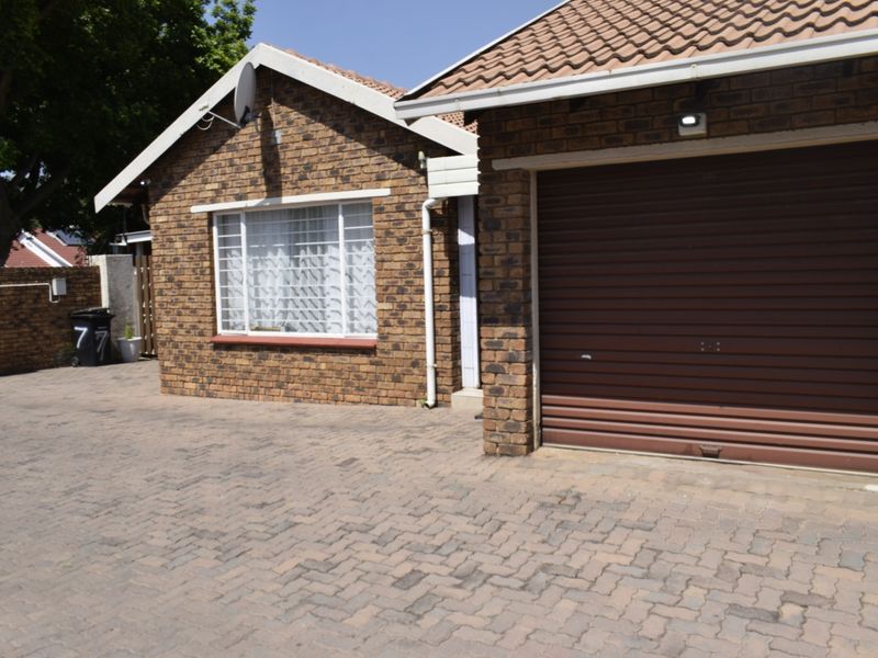 Townhouse for sale in Boksburg North - Photo 2