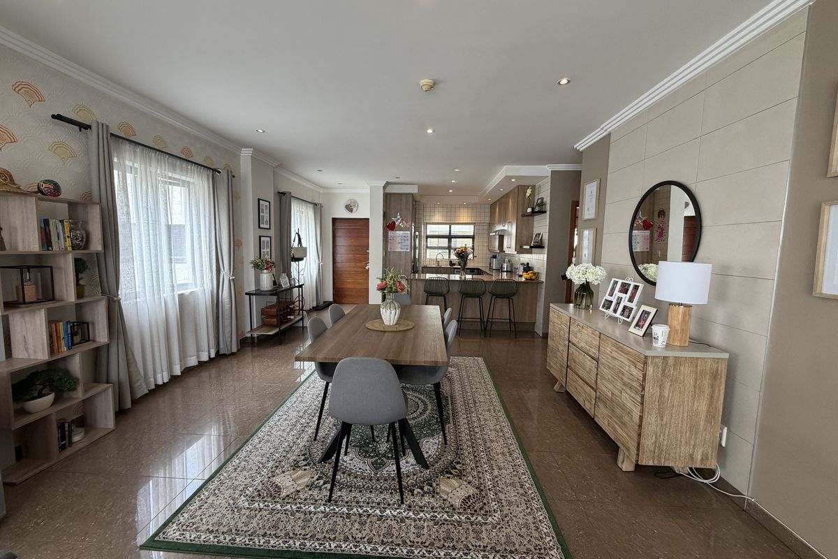 Modern Apartment In Bedfordview - Photo 3