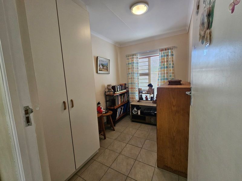 3 Bedroom Lock-Up-and-Go Home for Sale in Stilbaai - Photo 10
