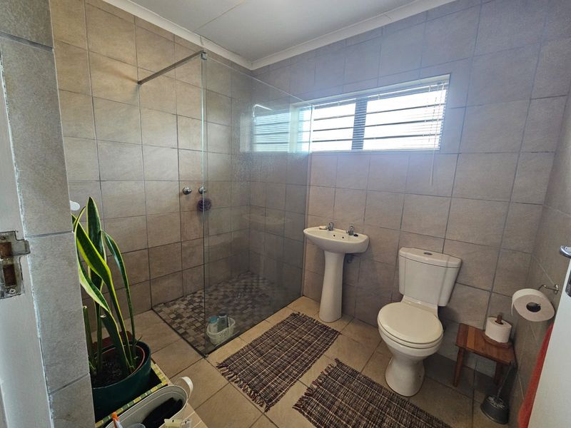 3 Bedroom Lock-Up-and-Go Home for Sale in Stilbaai - Photo 9