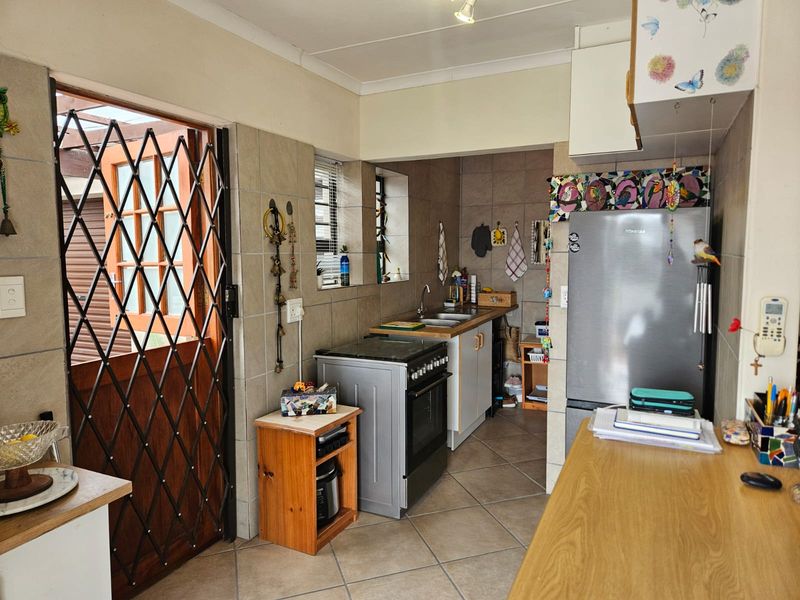 3 Bedroom Lock-Up-and-Go Home for Sale in Stilbaai - Photo 6