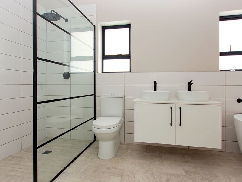 3 Bedroom House for Sale in Lampiesbaai, St Helena bay - Photo 8