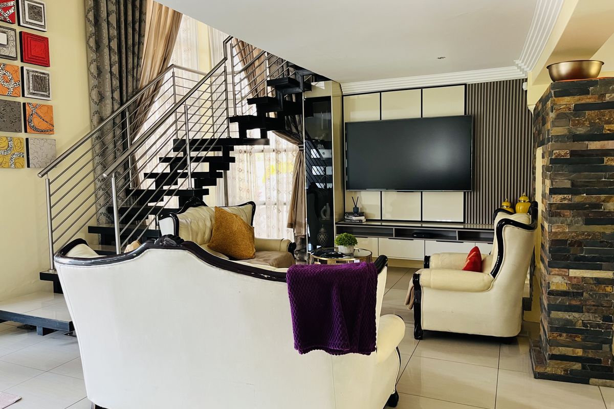 Style, Class and Comfort Living at your doorstep! - Photo 4