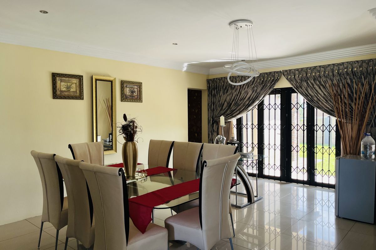 Style, Class and Comfort Living at your doorstep! - Photo 5