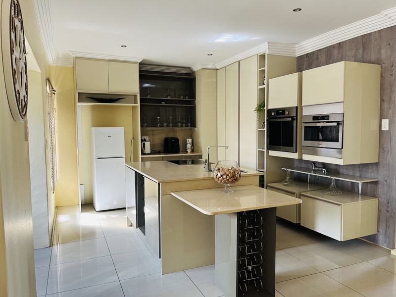 Style, Class and Comfort Living at your doorstep! - Photo 8