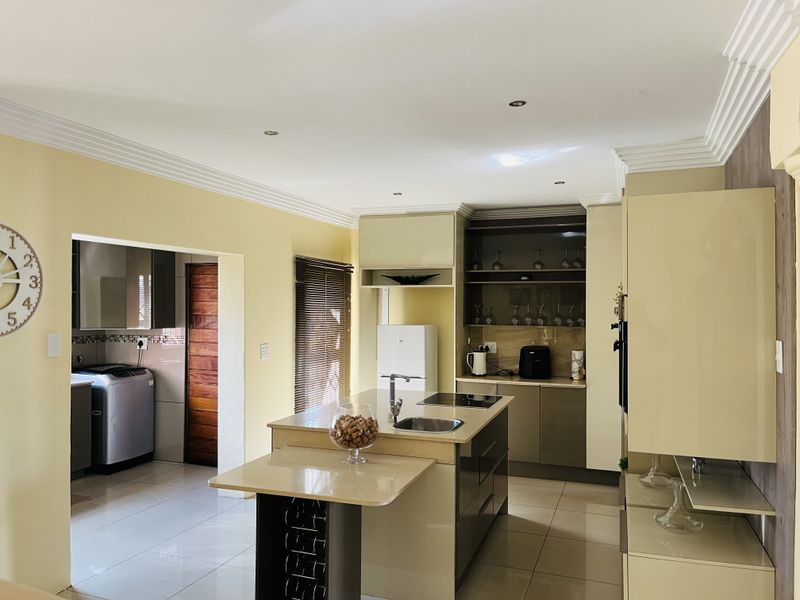 Style, Class and Comfort Living at your doorstep! - Photo 7