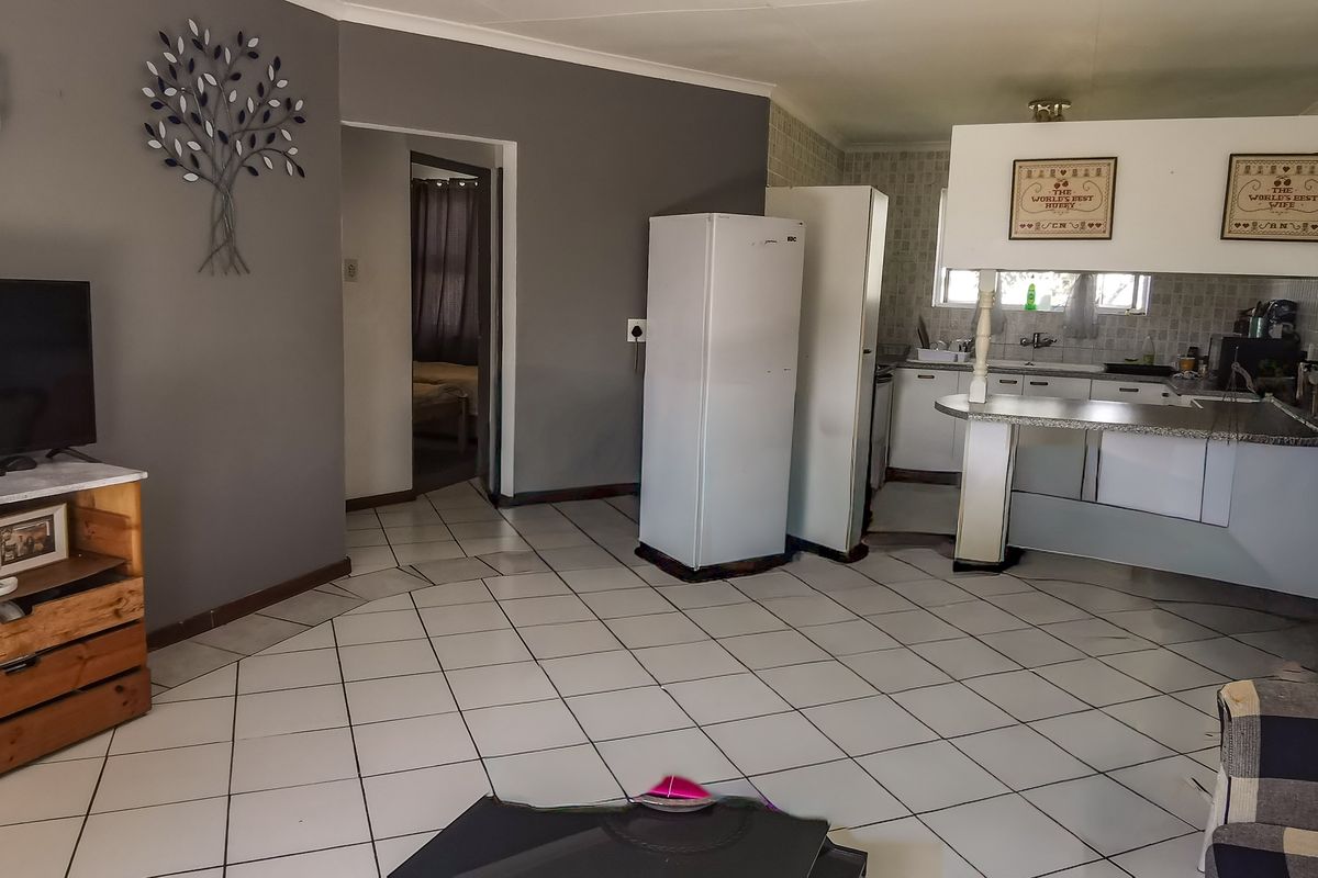 Well-Priced 2-Bedroom Apartment in Villa Santarini – Ideal for First-Time Buyers or Investors - Photo 3