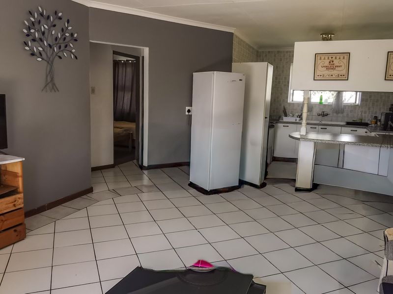 Well-Priced 2-Bedroom Apartment in Villa Santarini – Ideal for First-Time Buyers or Investors - Photo 3