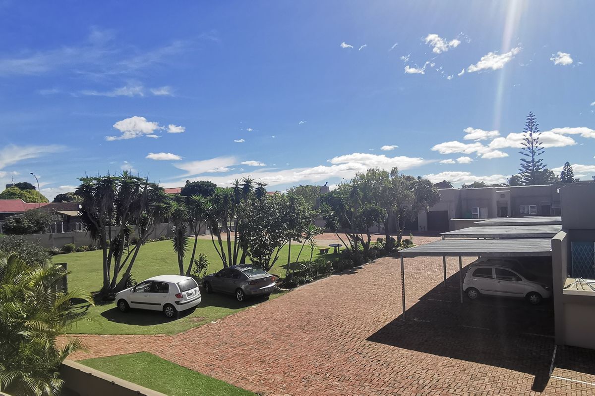 Well-Priced 2-Bedroom Apartment in Villa Santarini – Ideal for First-Time Buyers or Investors - Photo 2