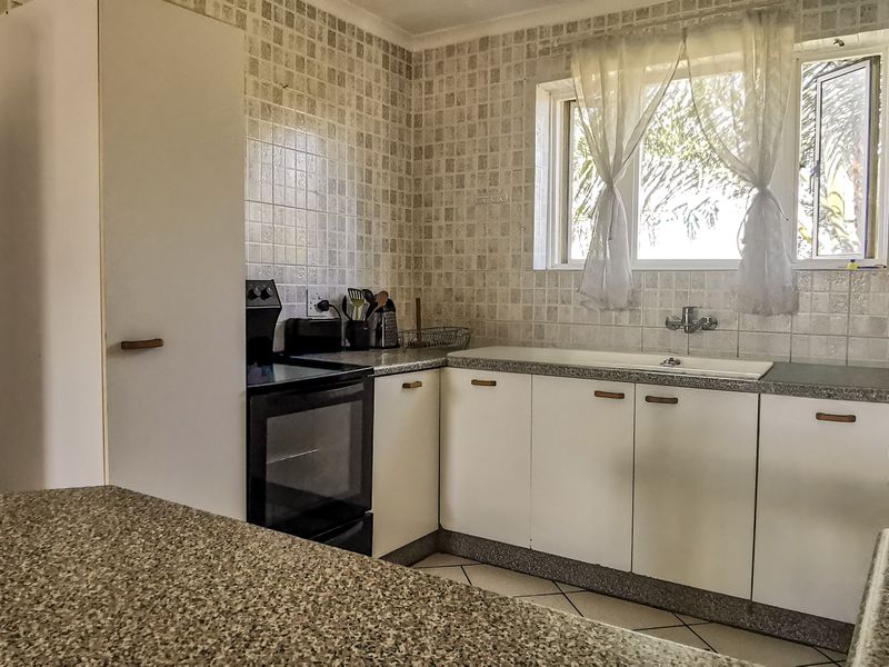 Well-Priced 2-Bedroom Apartment in Villa Santarini – Ideal for First-Time Buyers or Investors - Photo 4