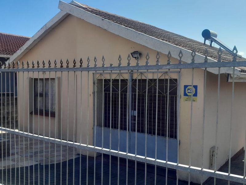 Neat & Secure 3-Bedroom Home for Sale in Gompo - Photo 2