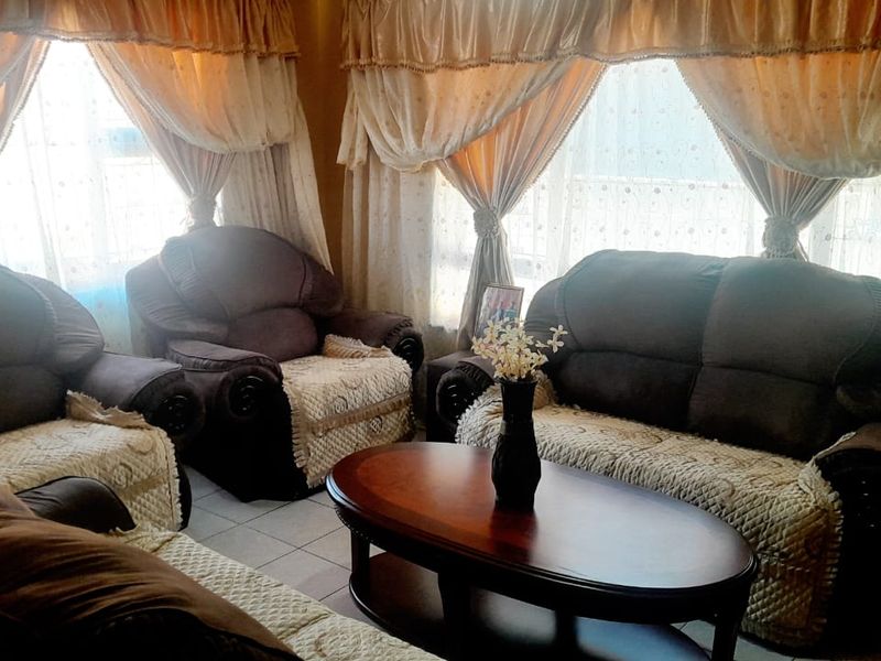 Neat & Secure 3-Bedroom Home for Sale in Gompo - Photo 5