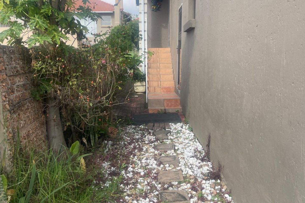 3 Bed and 2.5 Bath Double Storey Home - Photo 5