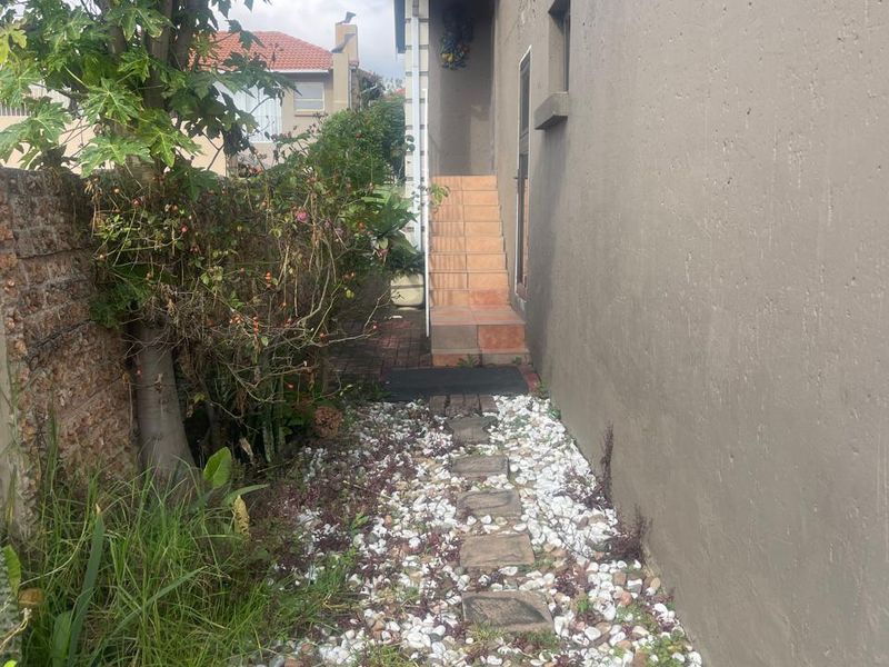 3 Bed and 2.5 Bath Double Storey Home - Photo 5