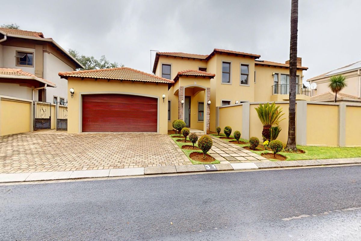 Elegant Family Home in Monte Cristo Residential Estate - Photo 2