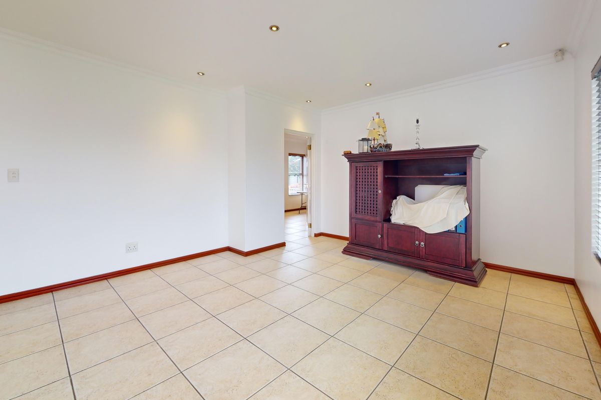 Elegant Family Home in Monte Cristo Residential Estate - Photo 4