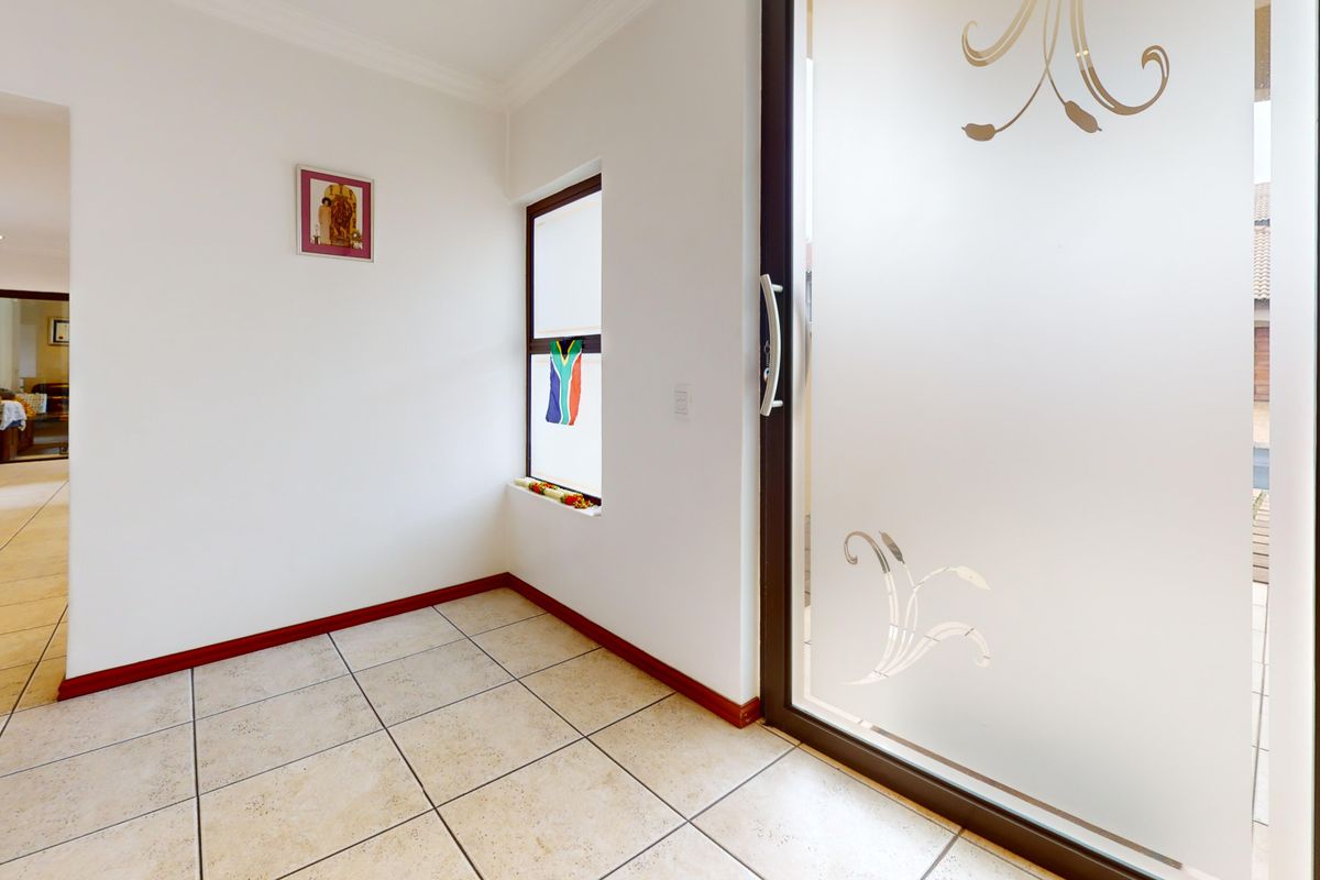 Elegant Family Home in Monte Cristo Residential Estate - Photo 3