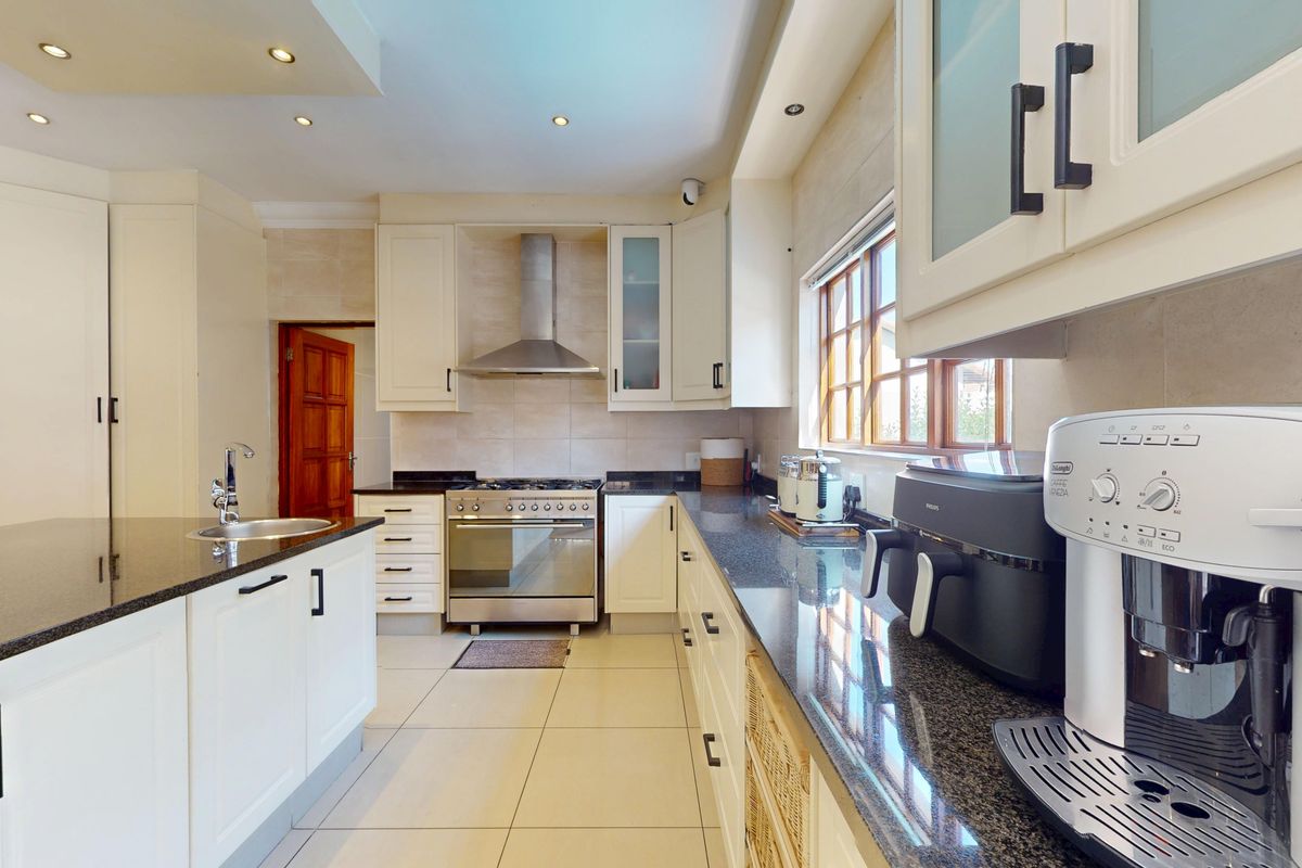 Exquisite Family Home in Prime Location! - Photo 5