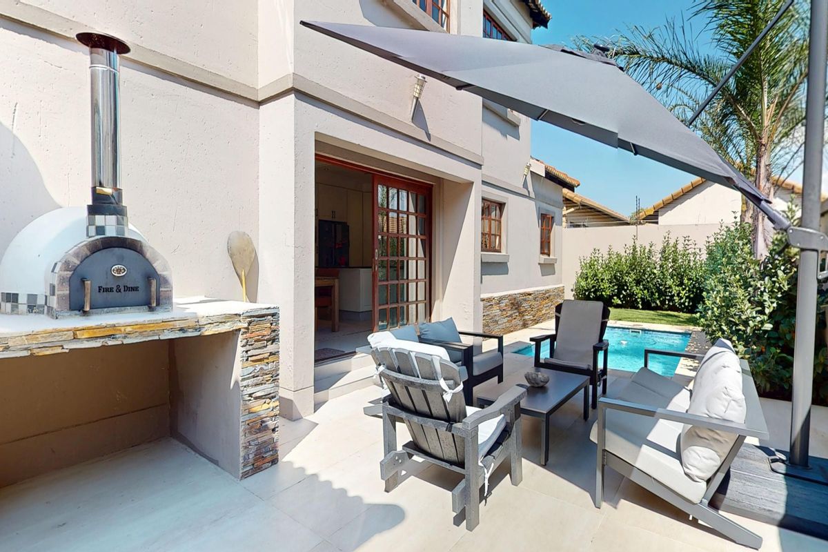 Exquisite Family Home in Prime Location! - Photo 2