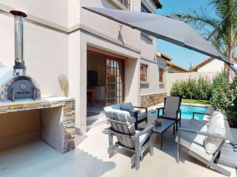 Exquisite Family Home in Prime Location! - Photo 2