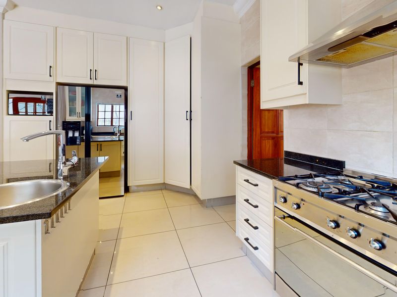 Exquisite Family Home in Prime Location! - Photo 7