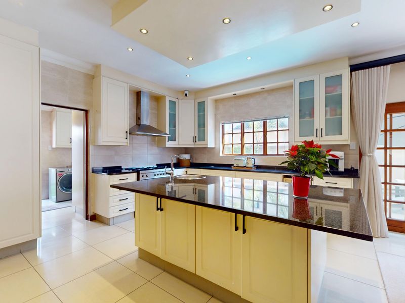 Exquisite Family Home in Prime Location! - Photo 6