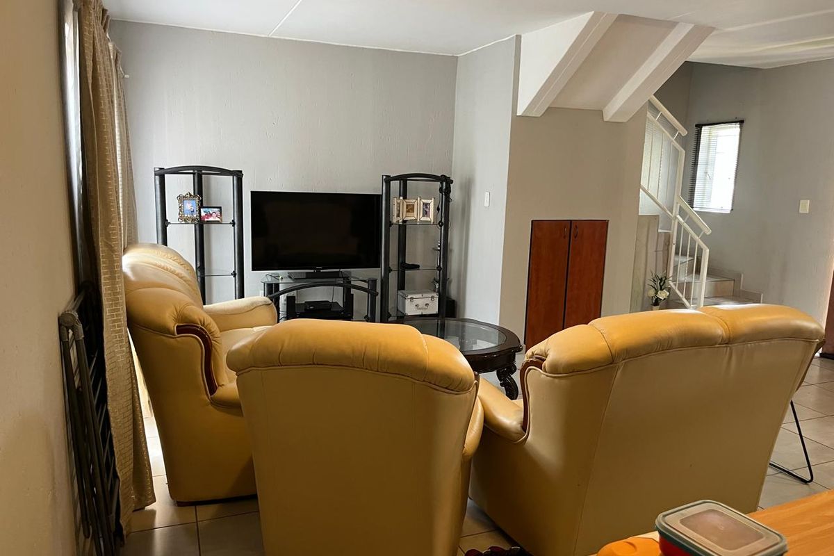 Modern Duplex Living: Comfort, Convenience, and Community - Photo 4