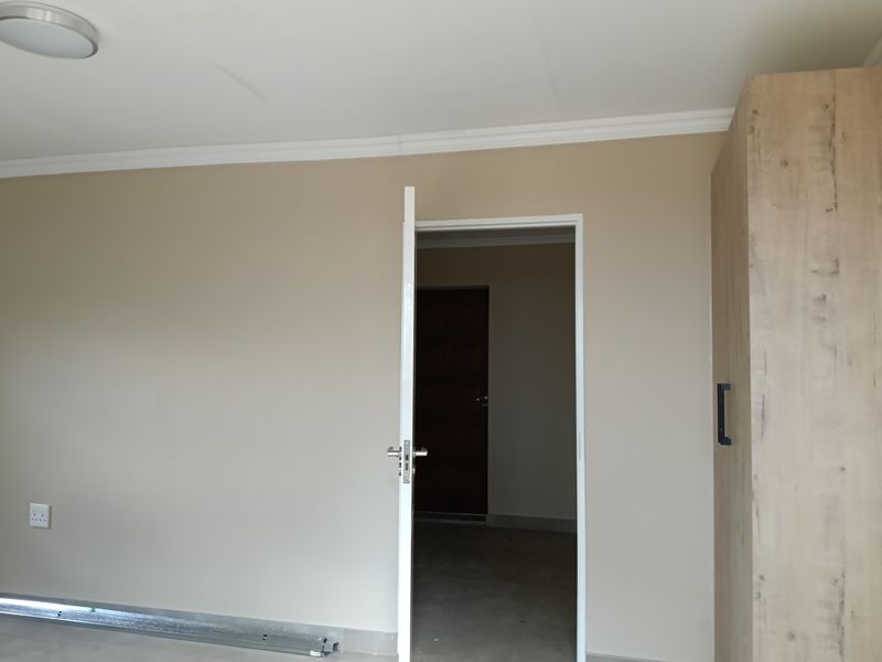 Freestanding simplex home with Solar Geyser In Complex - Photo 3